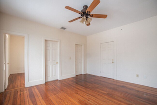 Building Photo - Spacious 2/2 Apartment in Heart of Umatilla!