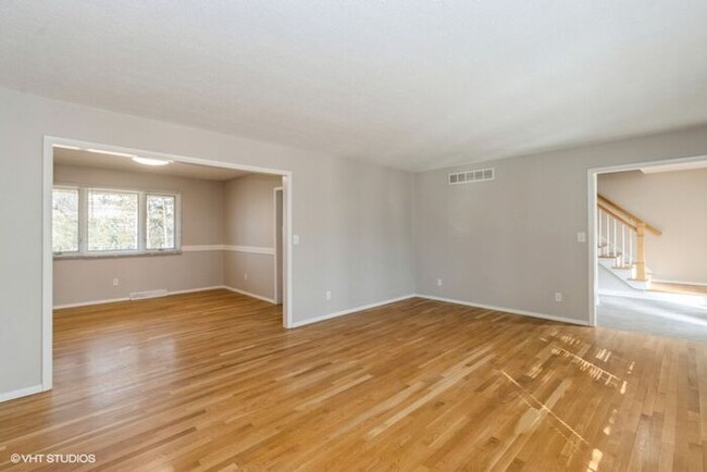 Building Photo - $3,000 | 5 Bedroom, 2.5 Bathroom House | N...
