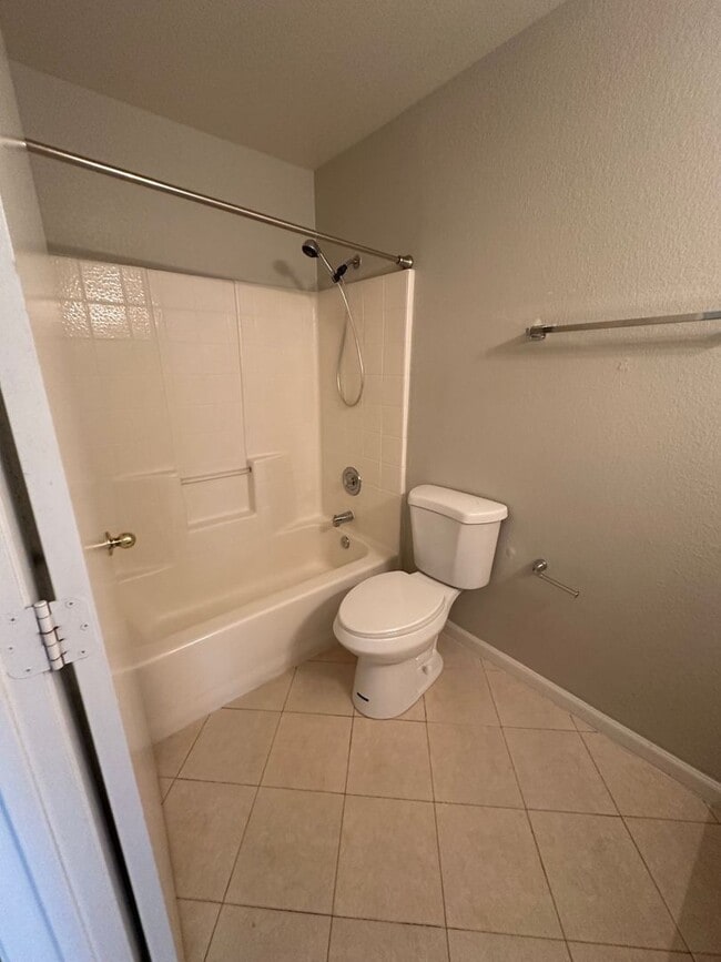 Building Photo - Beautiful 3 Bedroom 2 1/2 Bathrooms 2 Story House! Property Wont Last Long!