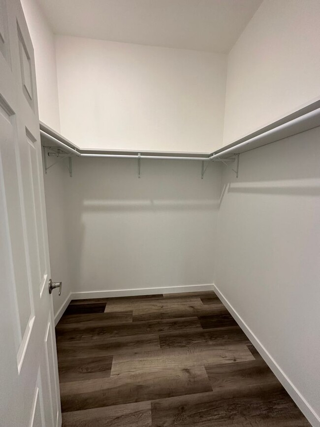 Building Photo - 1529 Pey Dr