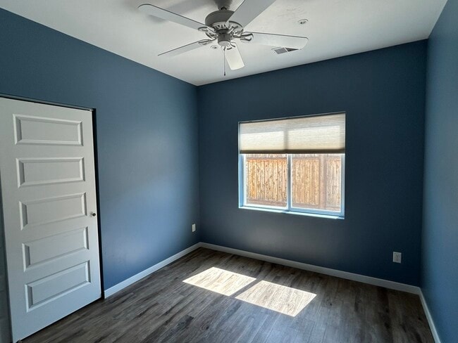 Building Photo - 394 Trenton Court