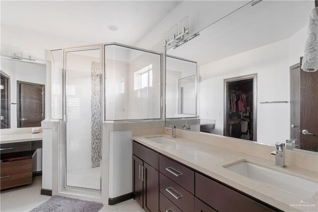 Building Photo - 26 El Jardin St