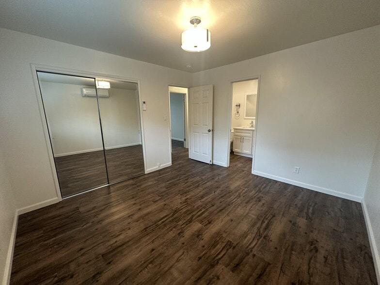 Upstairs bedroom 2 - 507 Bay St