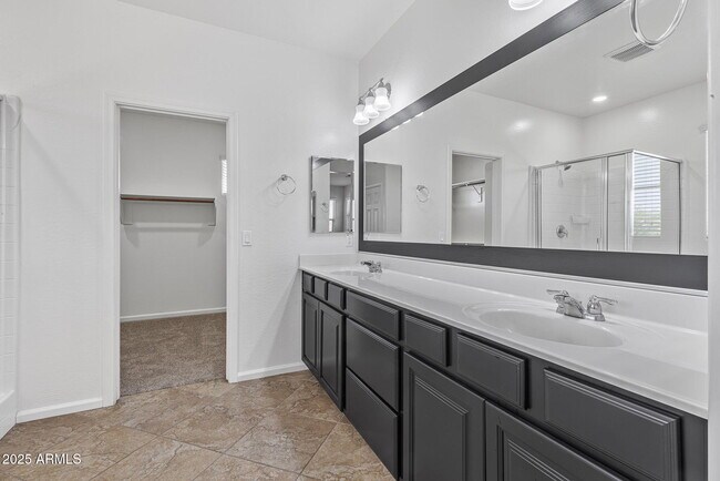Building Photo - 3263 S Miller Dr