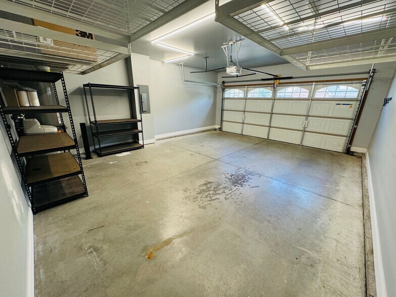 Building Photo - 1015 Callaway Dr