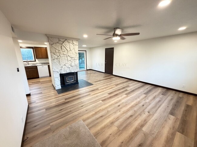 Building Photo - FRESHLY UPDATED! 3BD Salem Home with New Flooring, Central AC, 2-Car Garage & Landscaping Included!