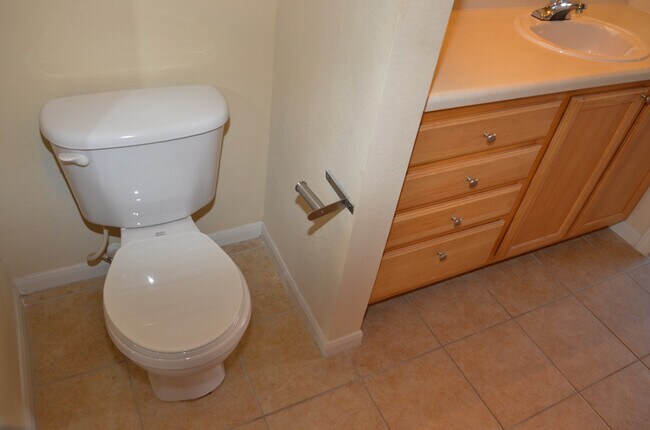 Building Photo - 9037 Lee Vista Blvd