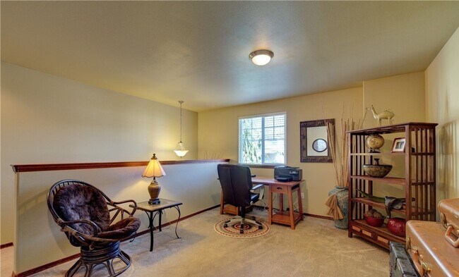 Building Photo - Beautiful 3 bed Home in Country Woods!