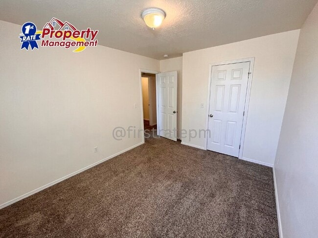 Building Photo - 1141 N Dove Ave