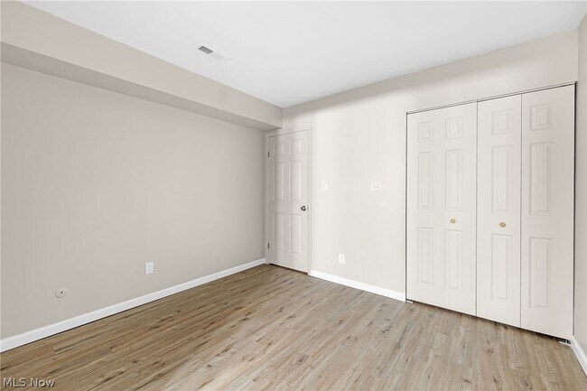 Building Photo - 167 N Seiberling St
