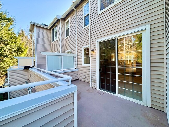 Building Photo - Beautiful 2bed townhome for rent in Bellevue