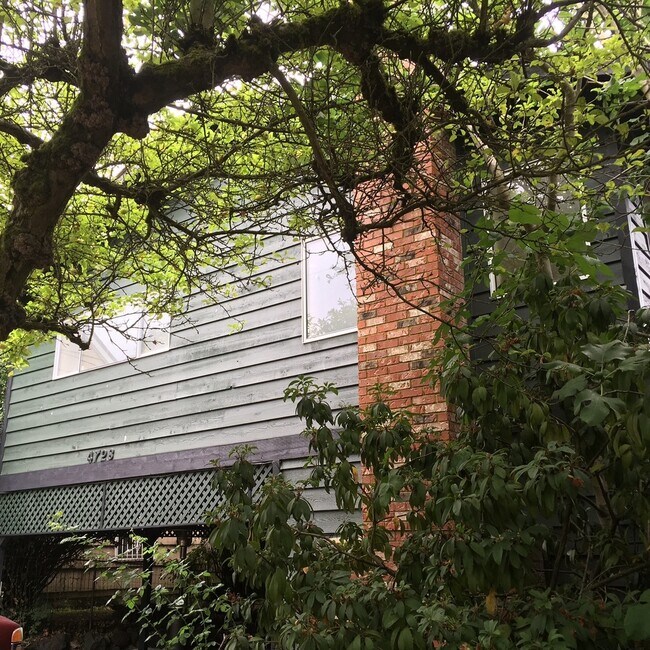 Building Photo - $4900 / 6br - University/ Wallingford House! 6BR/3BTH
