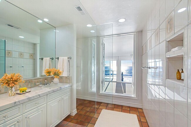 Building Photo - Stunning Ocean Front Oasis! 3 bedroom 2 bath condo with private steps to beach!