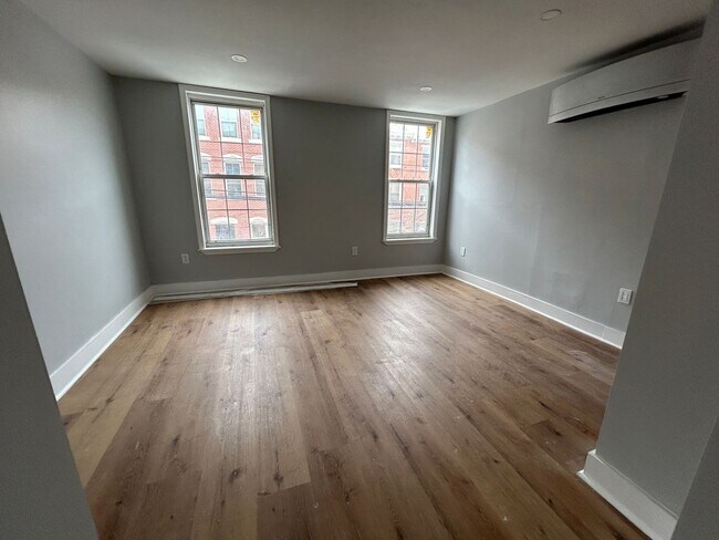 Building Photo - 430 Dickinson St