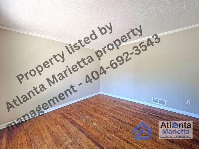 Building Photo - Charming Renovated Ranch on Private Wooded...