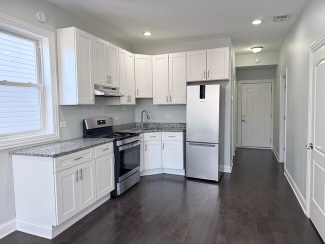 Building Photo - 1520 S Kedvale Ave