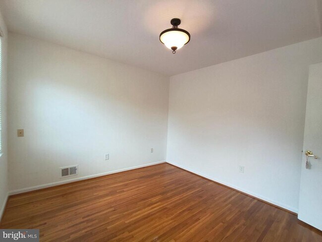 Building Photo - 8835 Tuckerman Ln