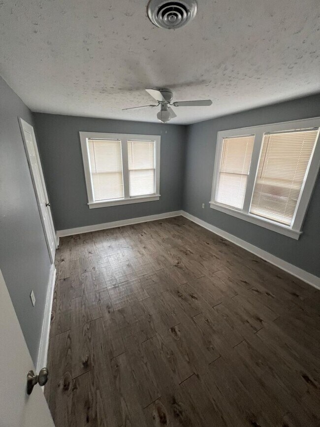 Building Photo - $0 First Month's Rent / $0 Deposit at Move-in