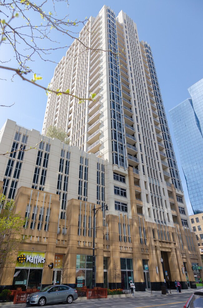 Primary Photo - 1400 S Michigan Ave