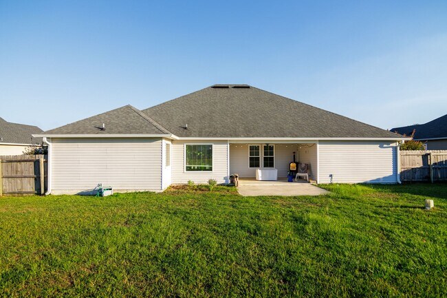 Building Photo - Don't Miss Out On This One!