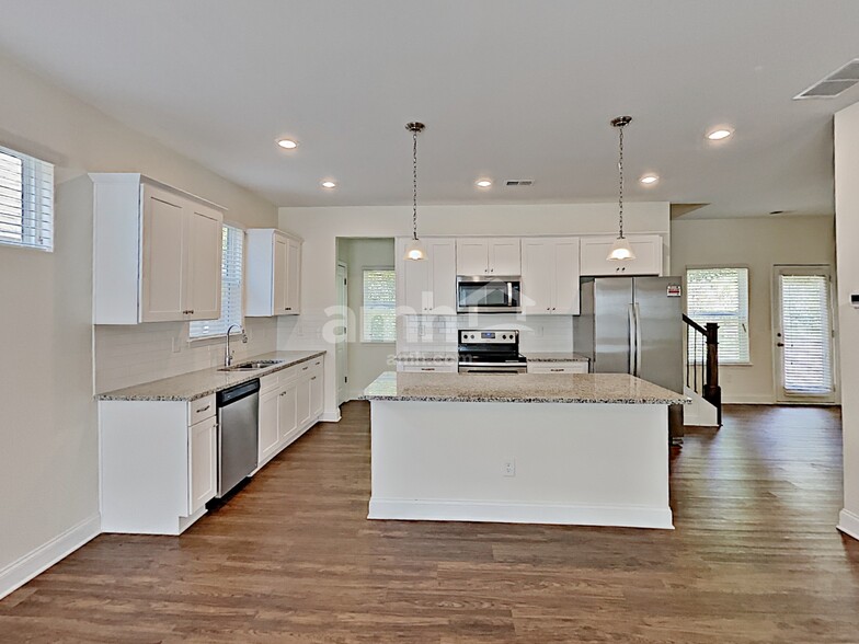 Building Photo - 104 Cobblestone Dr