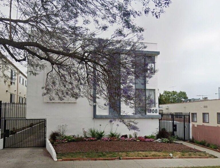 Building Photo - 1308 N Poinsettia Pl
