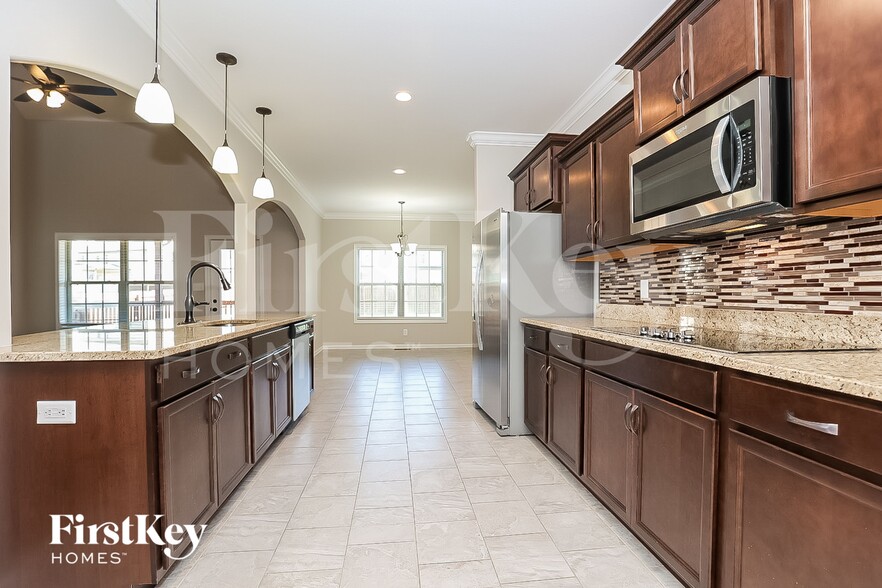 Building Photo - 1594 Raven Rd