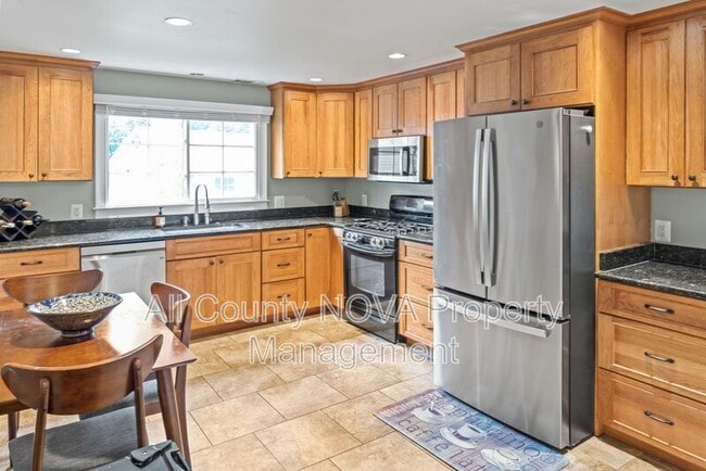 Building Photo - 7312 Poplar Ct
