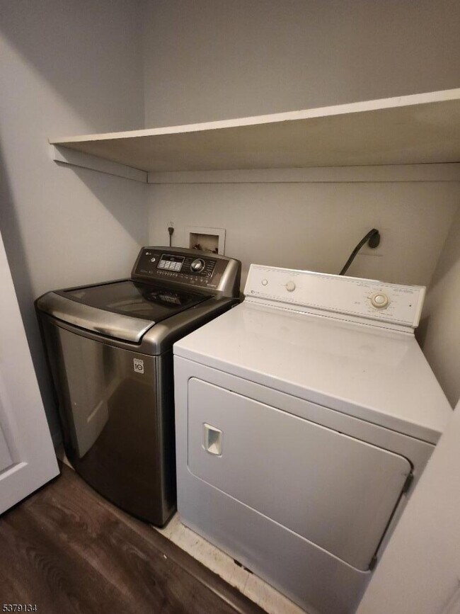 Building Photo - 263 Glastonbury Ln