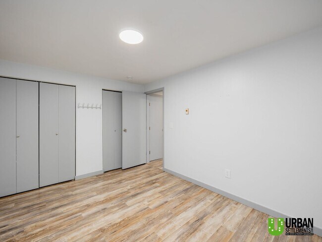 Building Photo - Charming 2-Bedroom Downstairs Condo with Community Pool