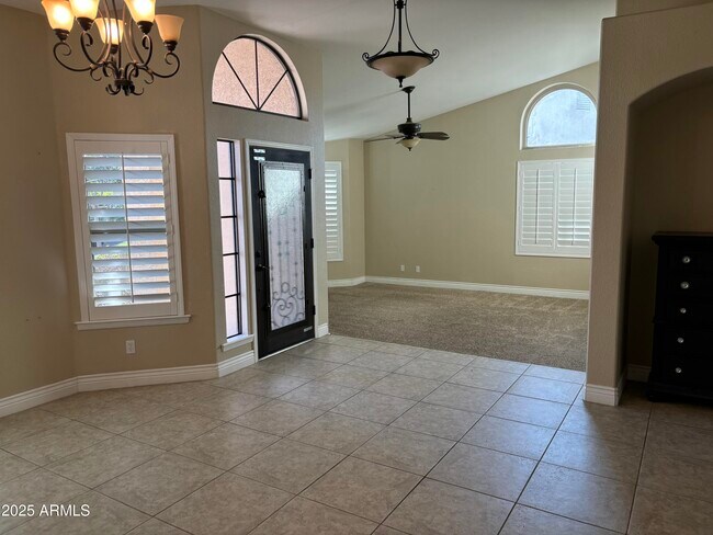 Building Photo - 9411 S Palm Dr