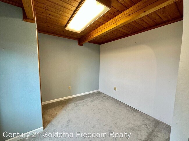 Building Photo - 4 br, 2.5 bath House - 1500 Barabara Drive