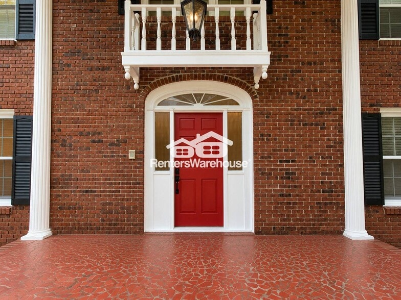 Building Photo - 338 Travis St