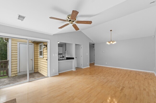 Building Photo - CONVENIENT AND AFFORDABLE