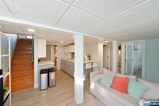 Building Photo - 117 Lake St