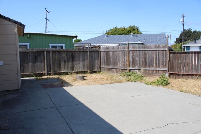 Building Photo - 2745 Rollingwood Dr