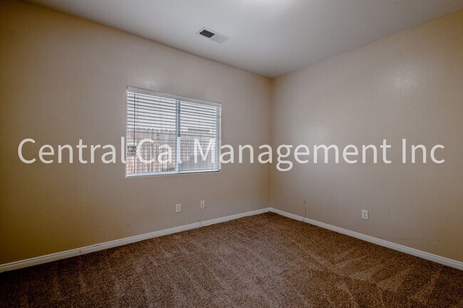 Building Photo - 3 Bedroom/2 Bath Home with Office in the Desired Northwest - $2495 Per Month