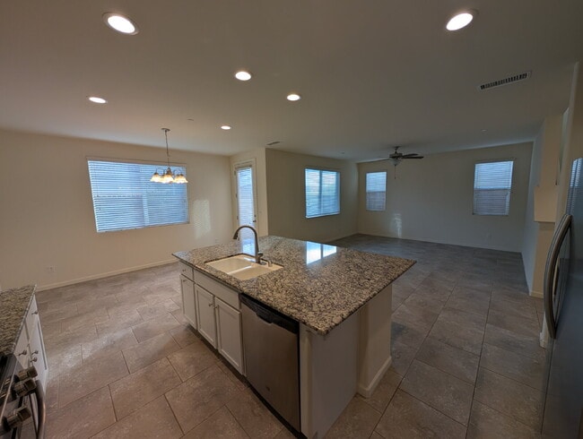 Building Photo - "Spacious 4-Bed Home with 2.5 Baths in Charming Clovis Locale – 1945 Sq. Ft. of Comfort!"