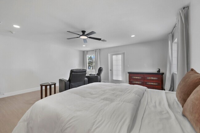 Building Photo - 2246 Paseo Roseta