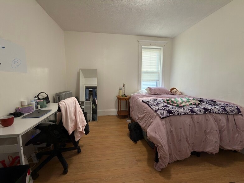 Building Photo - 56 Park Vale Ave