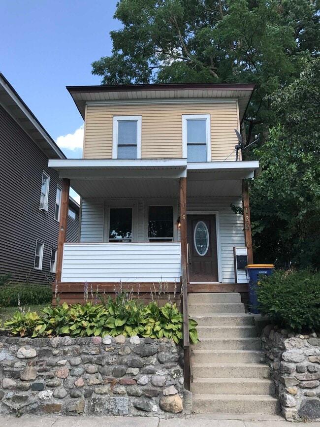 Primary Photo - 138 National Ave SW