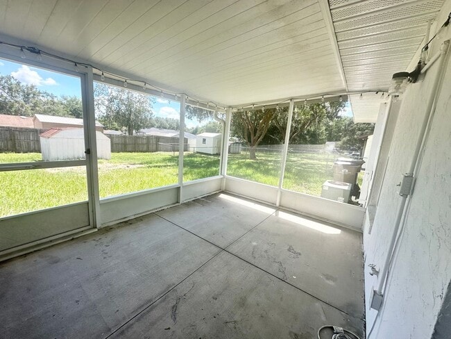 Building Photo - Charming 2-Bedroom Townhome with Bonus Roo...