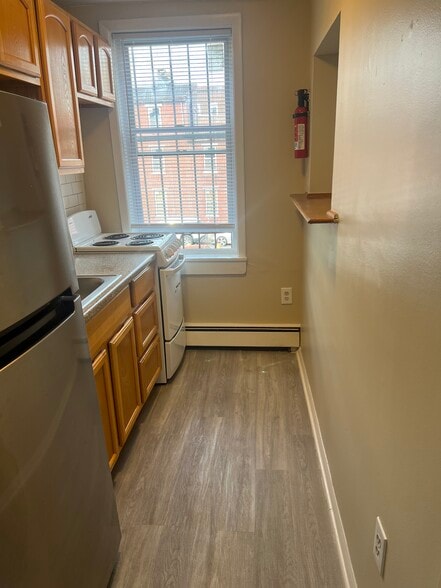 Building Photo - 424 E Girard Ave