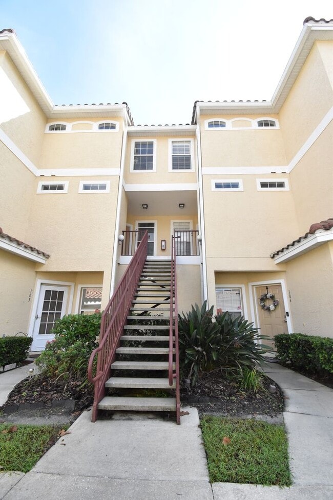 Building Photo - Beautiful 3 Bedroom 2.5 Bath 2 Story Key W...