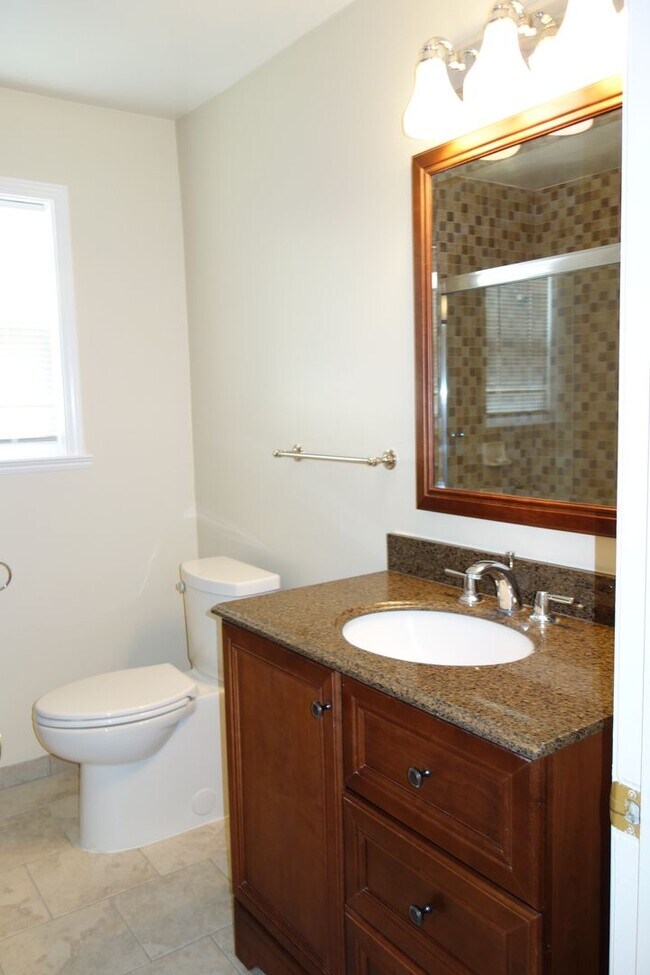 Building Photo - Cute Country Living!