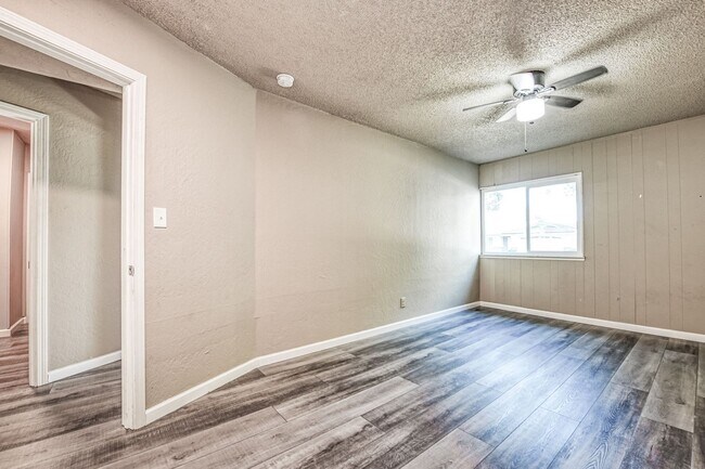 Building Photo - 5780 N 8th St