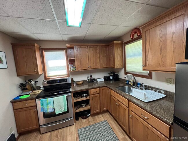 Kitchen - 605 W Houghton Ave