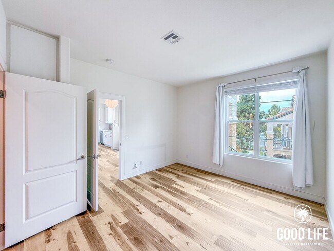 Building Photo - SD: Bright 1BD/1BA Condo in Carmel Valley with Pool, Private Balcony & In-Unit Laundry