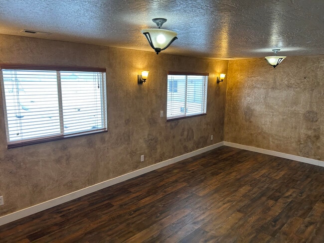 Building Photo - 2991 E 1610 S