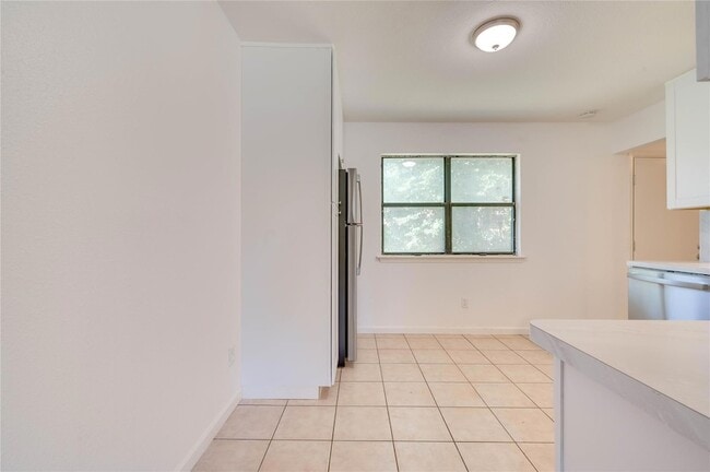 Building Photo - 706 Scenic Dr